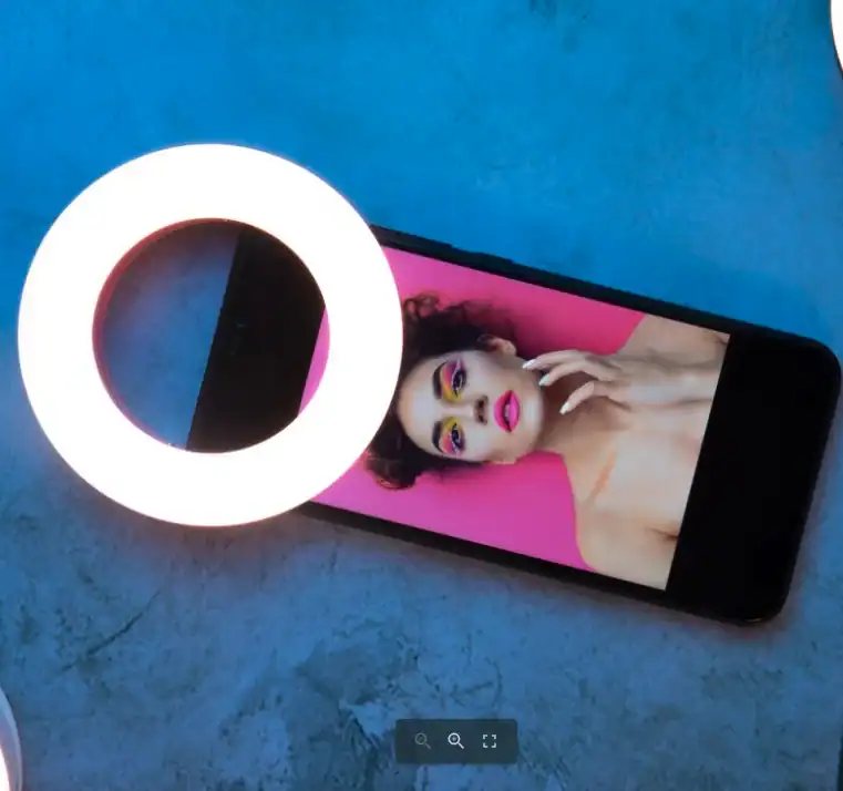 OlumiRing - Clip-On Ring Light